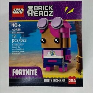 2 LEGO BrickHeadz Fortnite Brite Bomber with Pink and Blue